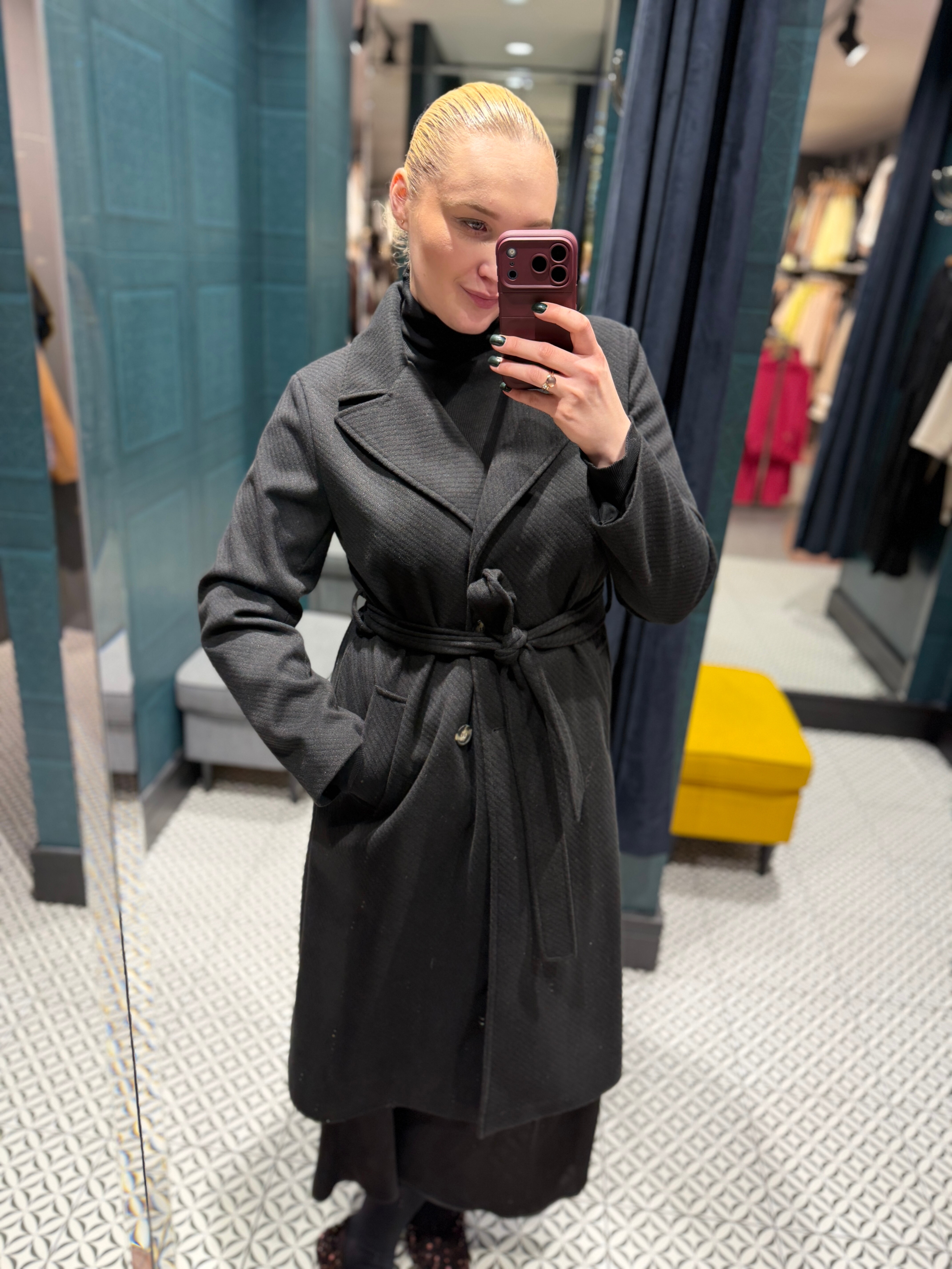 Funk'n'soul — czarny plaszcz z paskiem